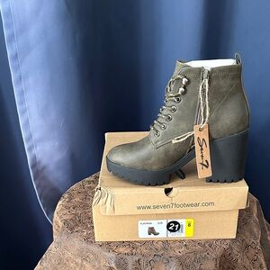 Seven7 Women's Green Lace-Up Heeled Boots